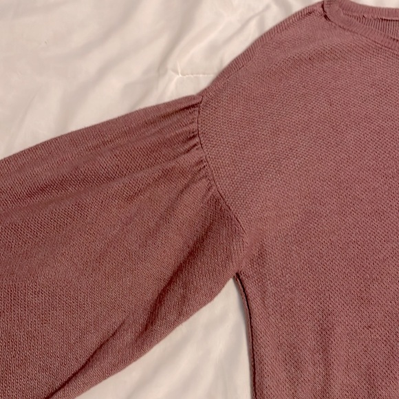 American Eagle, light weight sweater. Mauve in color. Size Medium - Picture 2 of 8